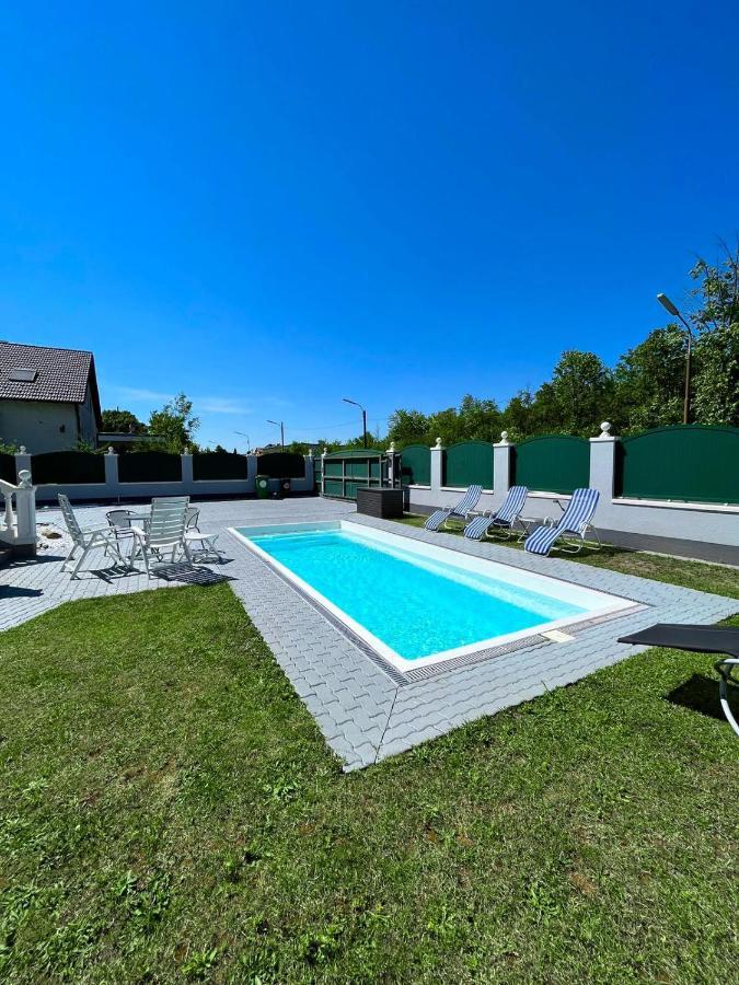 Traum Apartment Mit Pool+Balkon فيينا المظهر الخارجي الصورة