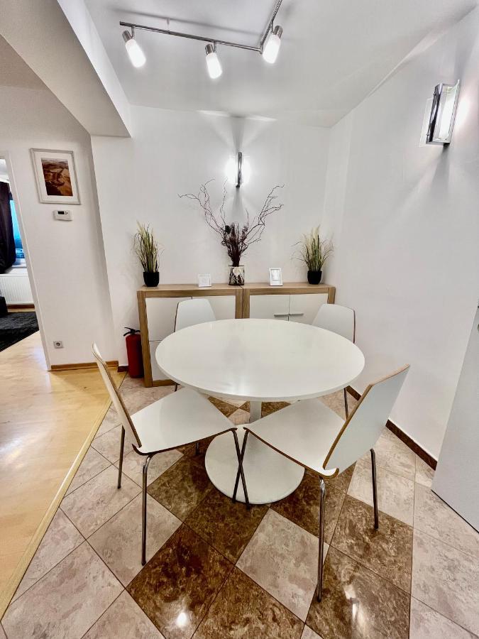 Traum Apartment Mit Pool+Balkon فيينا المظهر الخارجي الصورة