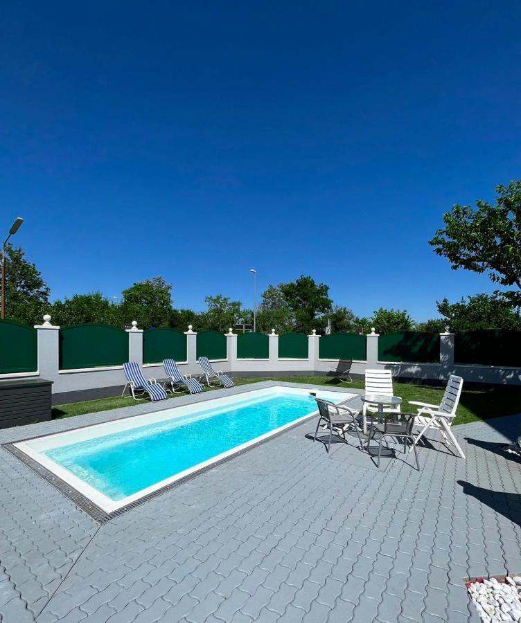 Traum Apartment Mit Pool+Balkon فيينا المظهر الخارجي الصورة