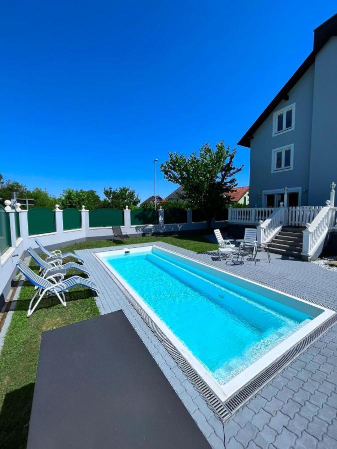 Traum Apartment Mit Pool+Balkon فيينا المظهر الخارجي الصورة