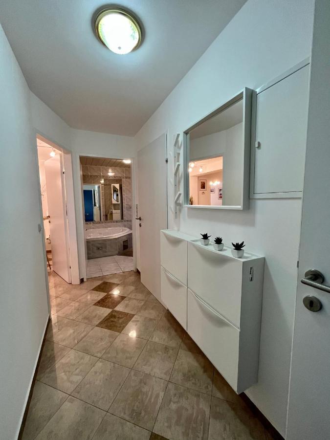 Traum Apartment Mit Pool+Balkon فيينا المظهر الخارجي الصورة