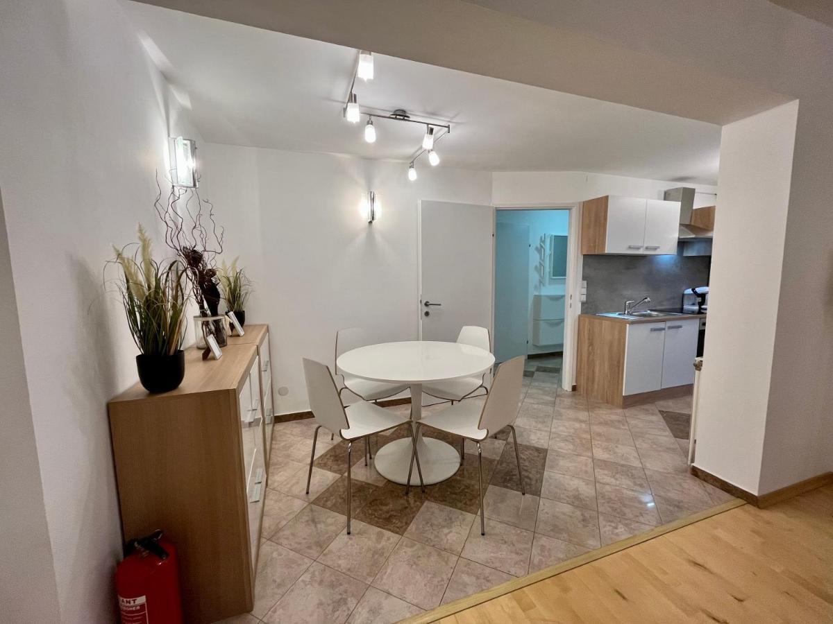 Traum Apartment Mit Pool+Balkon فيينا المظهر الخارجي الصورة