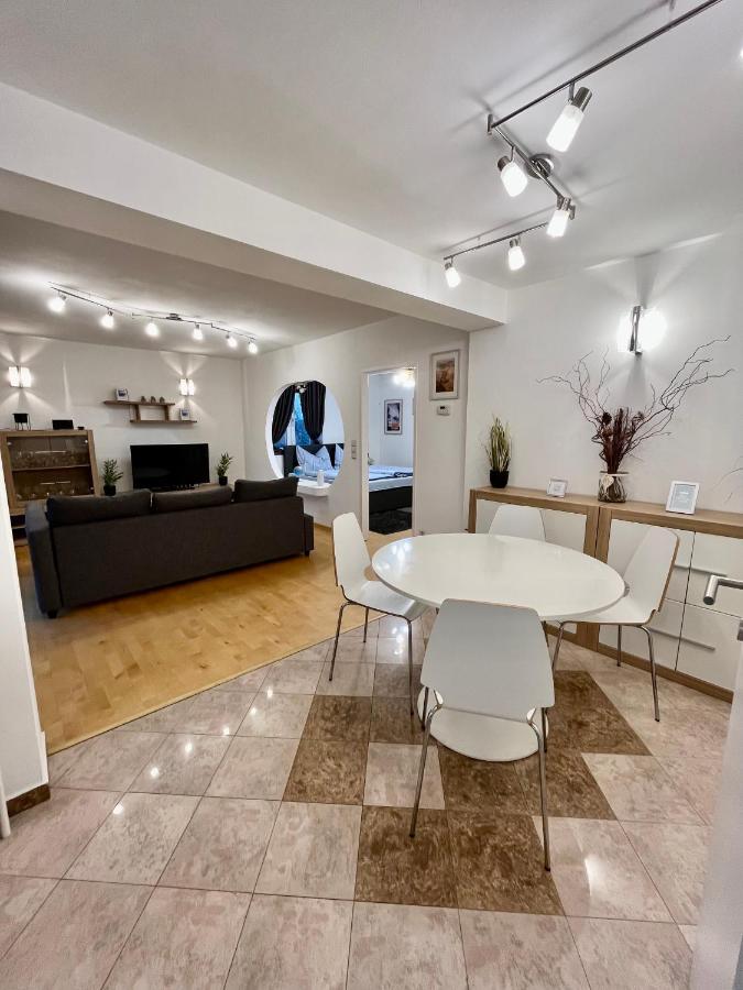 Traum Apartment Mit Pool+Balkon فيينا المظهر الخارجي الصورة