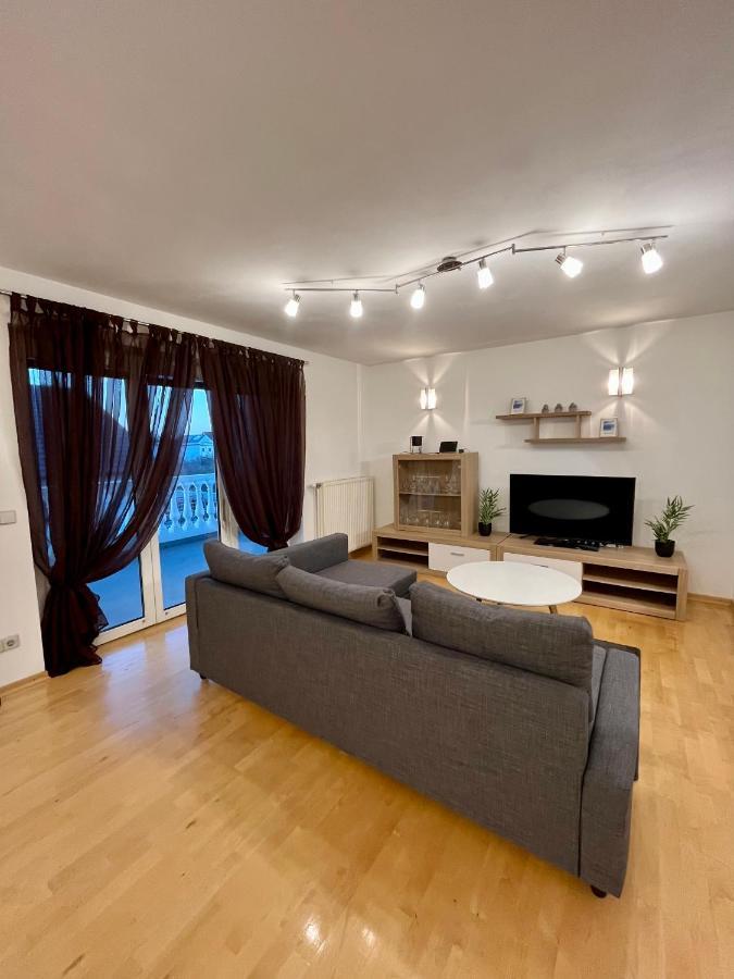 Traum Apartment Mit Pool+Balkon فيينا المظهر الخارجي الصورة