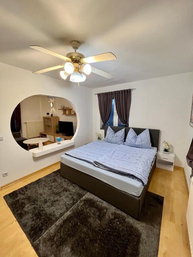 Traum Apartment Mit Pool+Balkon فيينا المظهر الخارجي الصورة